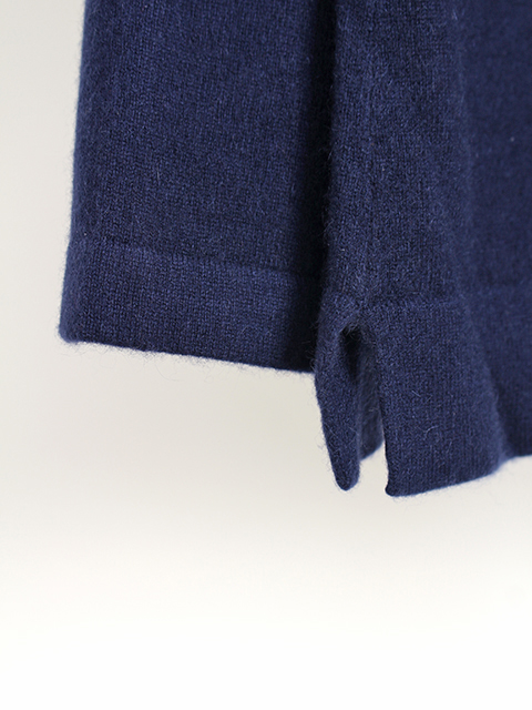 Cashmere Remake Patchwork Sweater Navy Yoused Oikos 毎日を楽しく豊かにする洋服 雑貨を取り扱う正規代理店